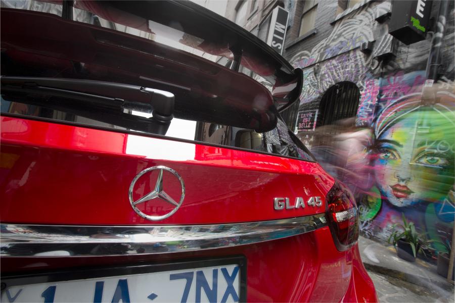Логотип Mercedes-AMG GLA45 4Matic 2017 года  (AU) (фото 6 из 26)